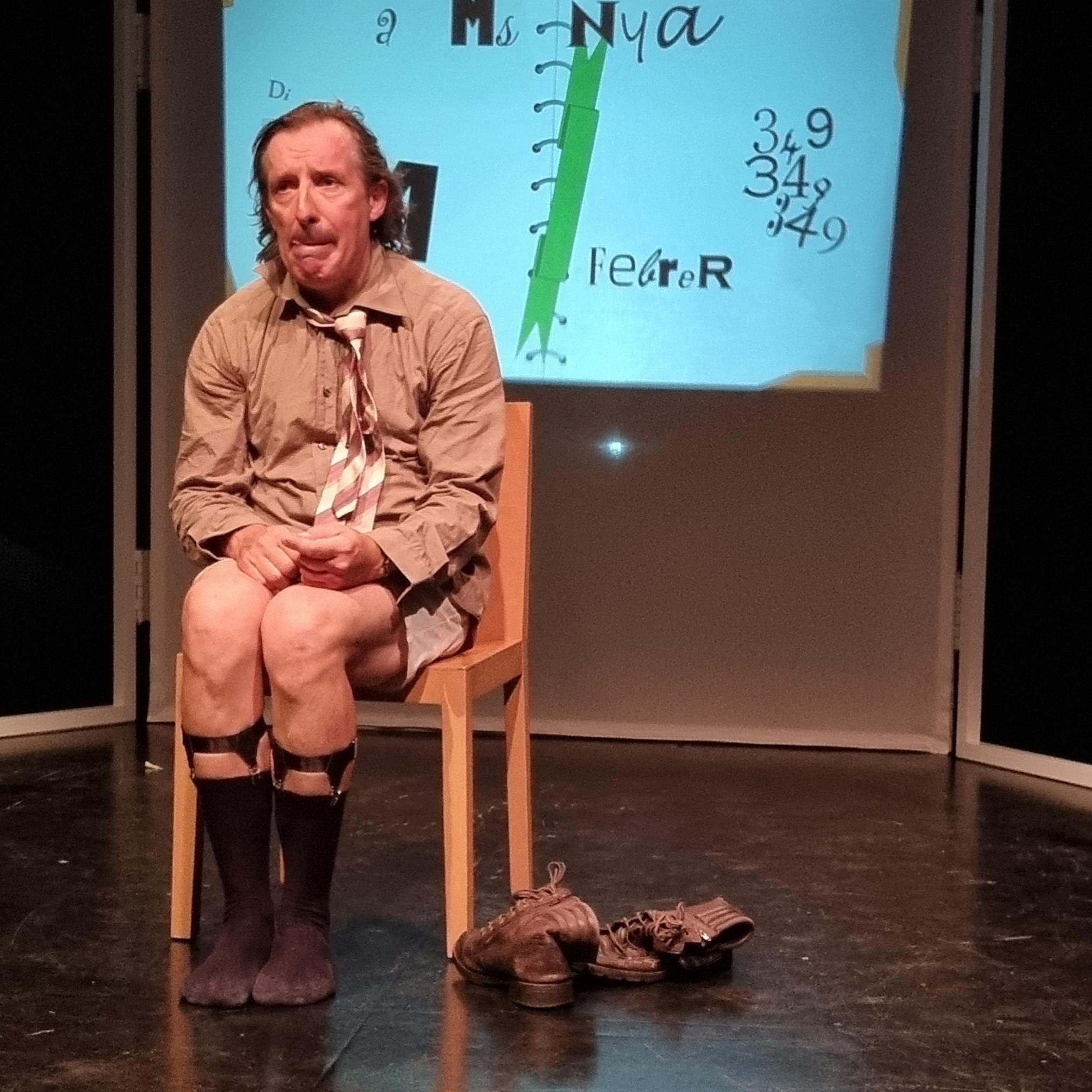 Toni Vilchez, actor pallasso animador i conta-contes. Contacta amb Toni a través del formulari de contacte, per correu o per telèfon.